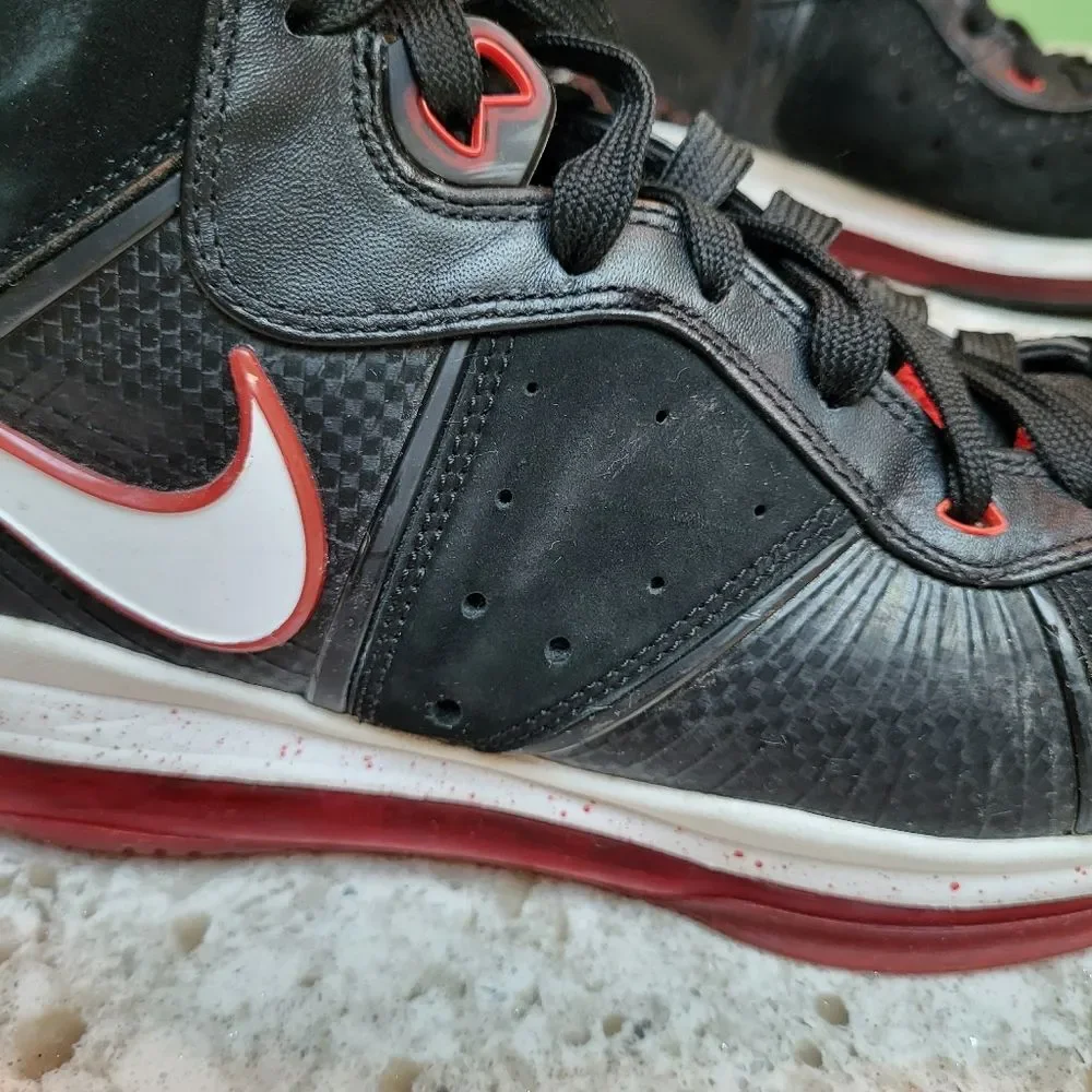Nike Lebron James - Size 9